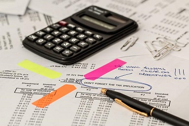 Afbeelding van belasting met rekenmachine
